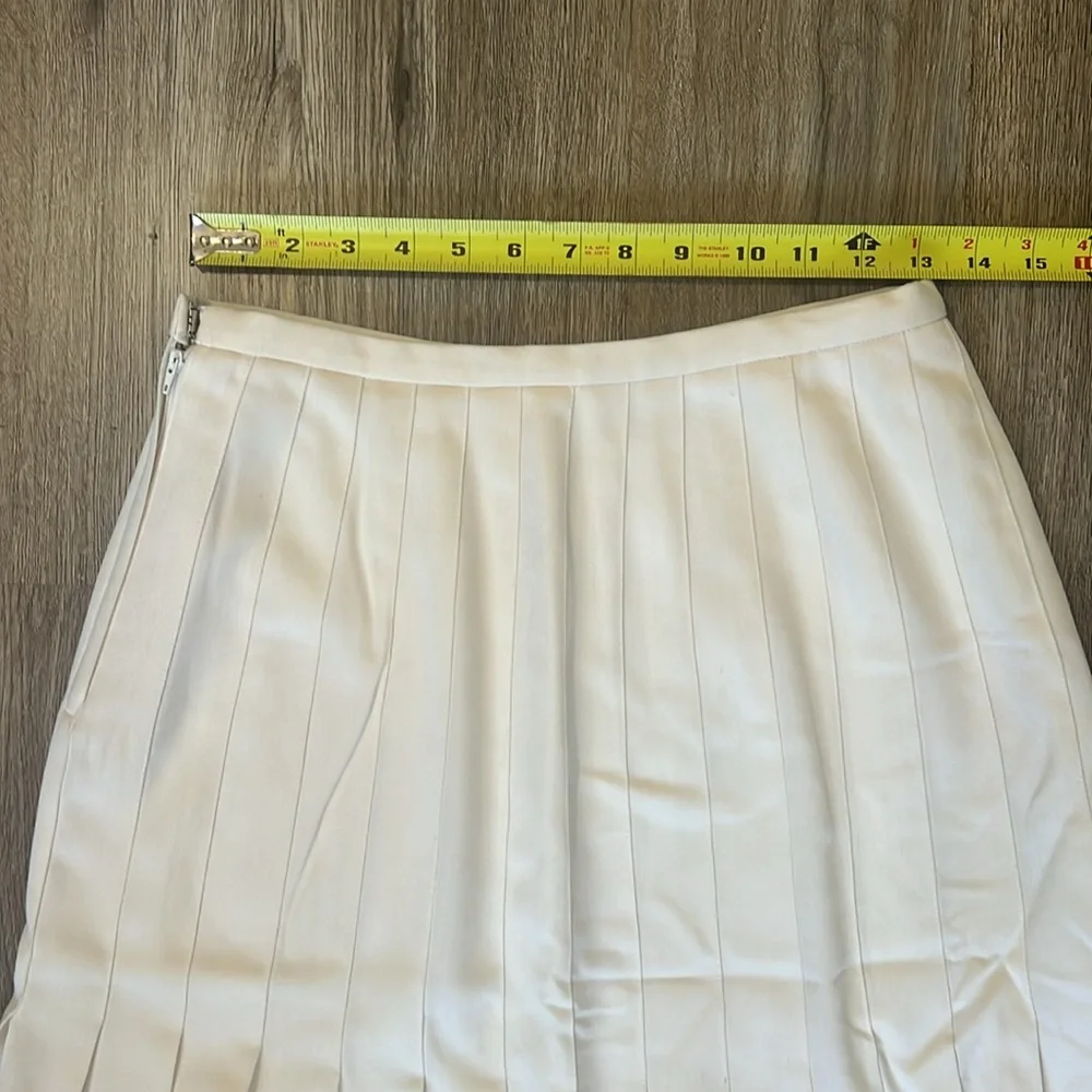 Dana Buchman pleated skirt Size 10